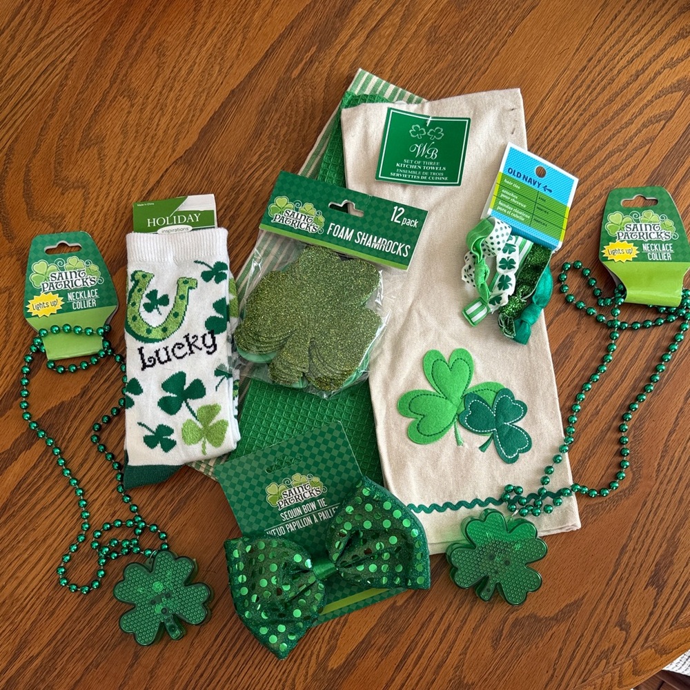 St. Patrick's Day Party Supplies Set - Green and White